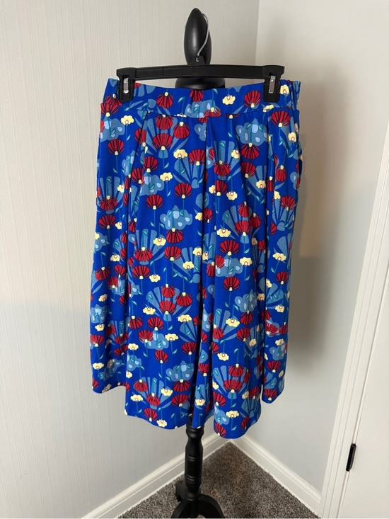 LuLaRoe Dresses & Skirts - LuLaRoe Blue Floral Skirt size Large